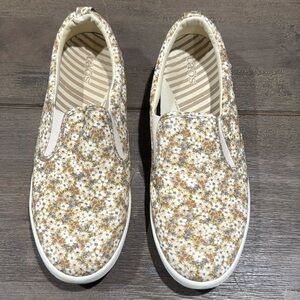 TAOS Women’s Dandy Natural Floral Multi Slip On‎ Sneakers Size US 11